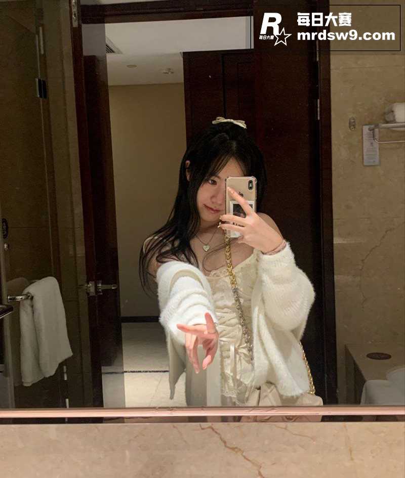 极品高颜值健身女神私相关图片7
