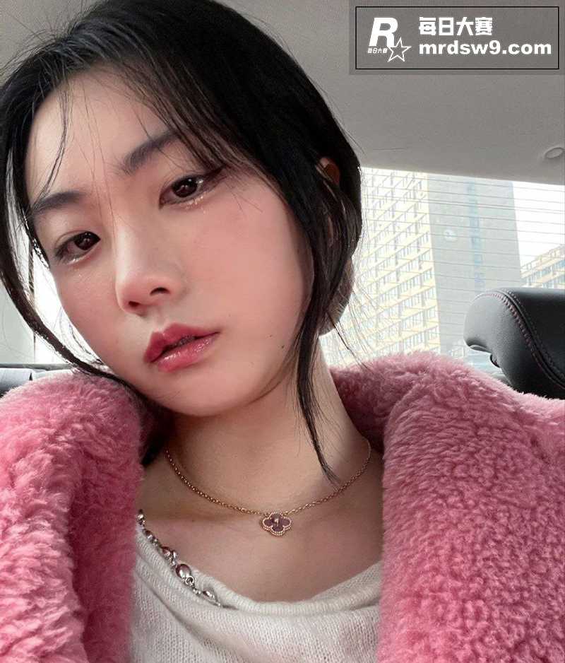 极品高颜值健身女神私相关图片8