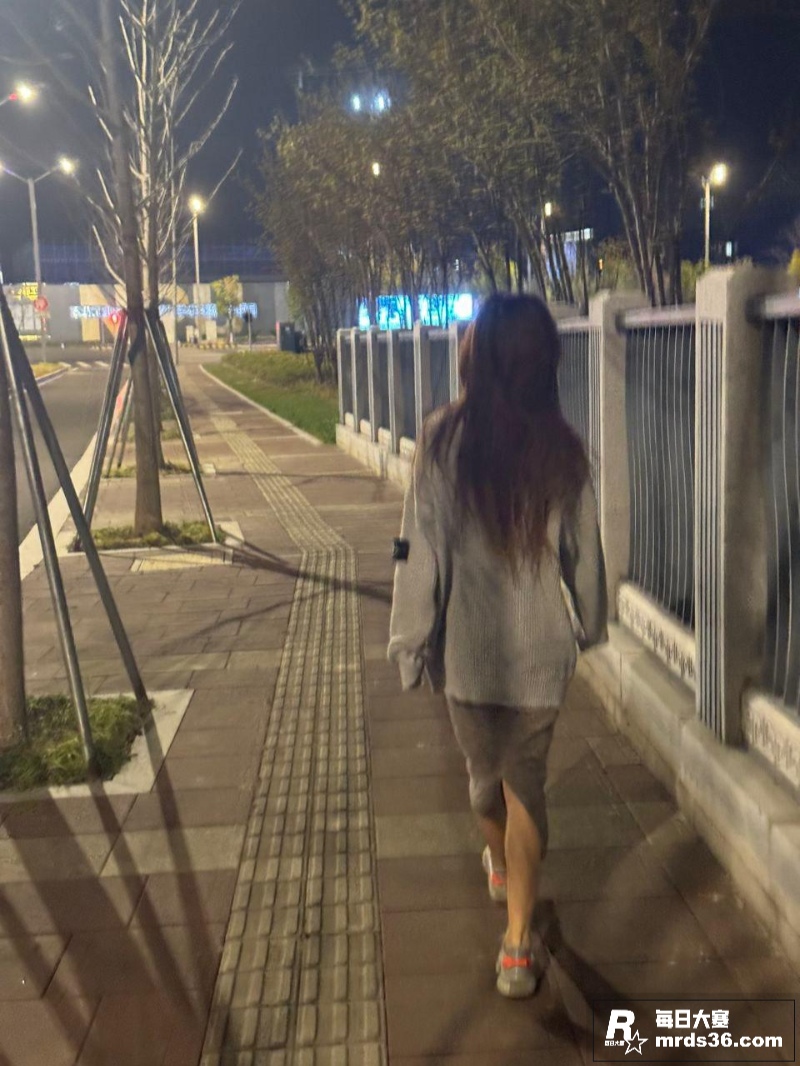 上海高颜值反差女大学相关图片4