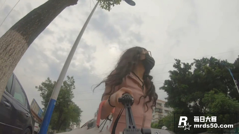 推特露出天花板 冯珊相关图片6