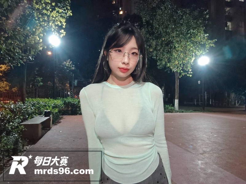 推特极品巨乳女神 t相关图片3