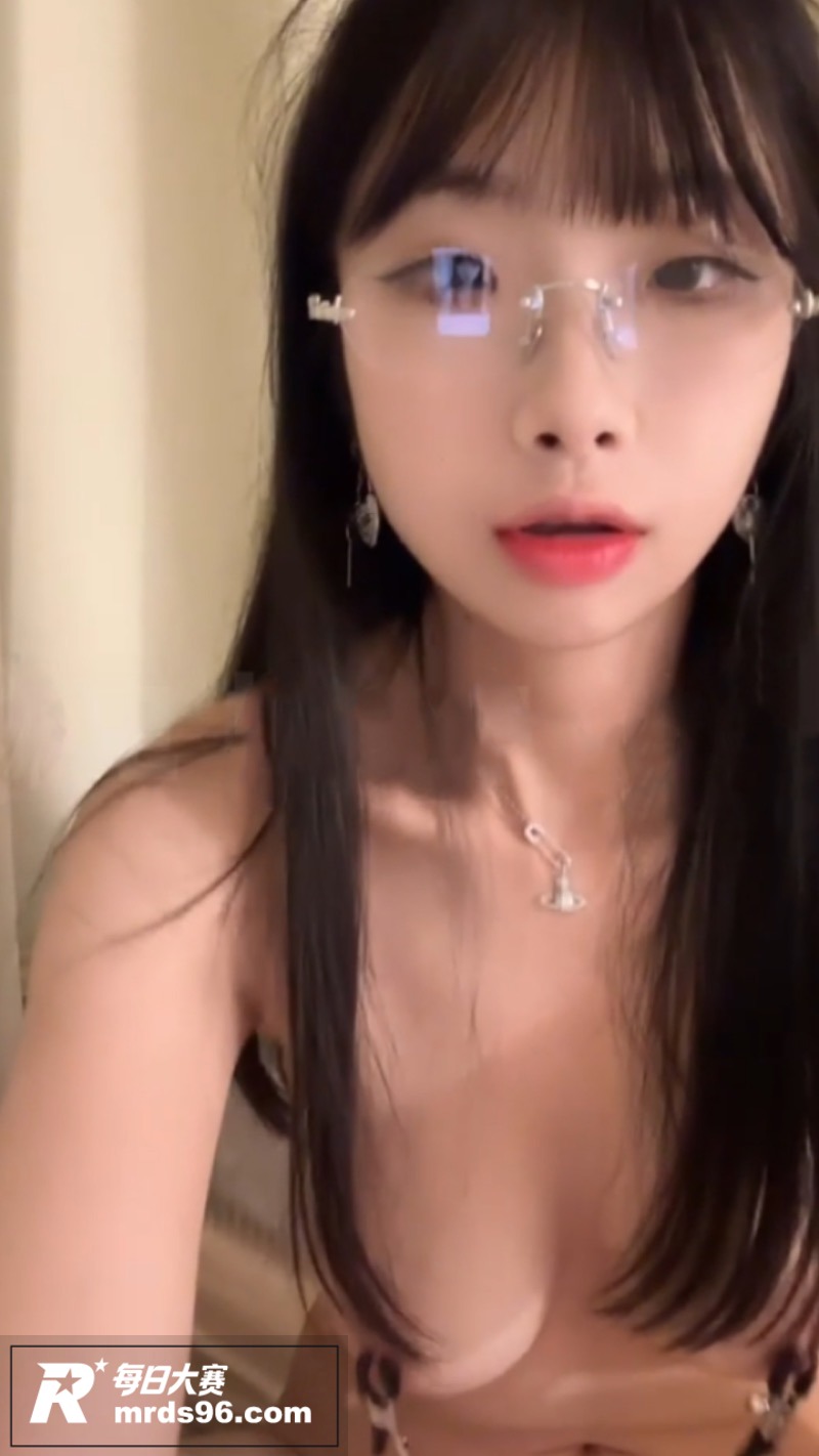 推特极品巨乳女神 t相关图片10