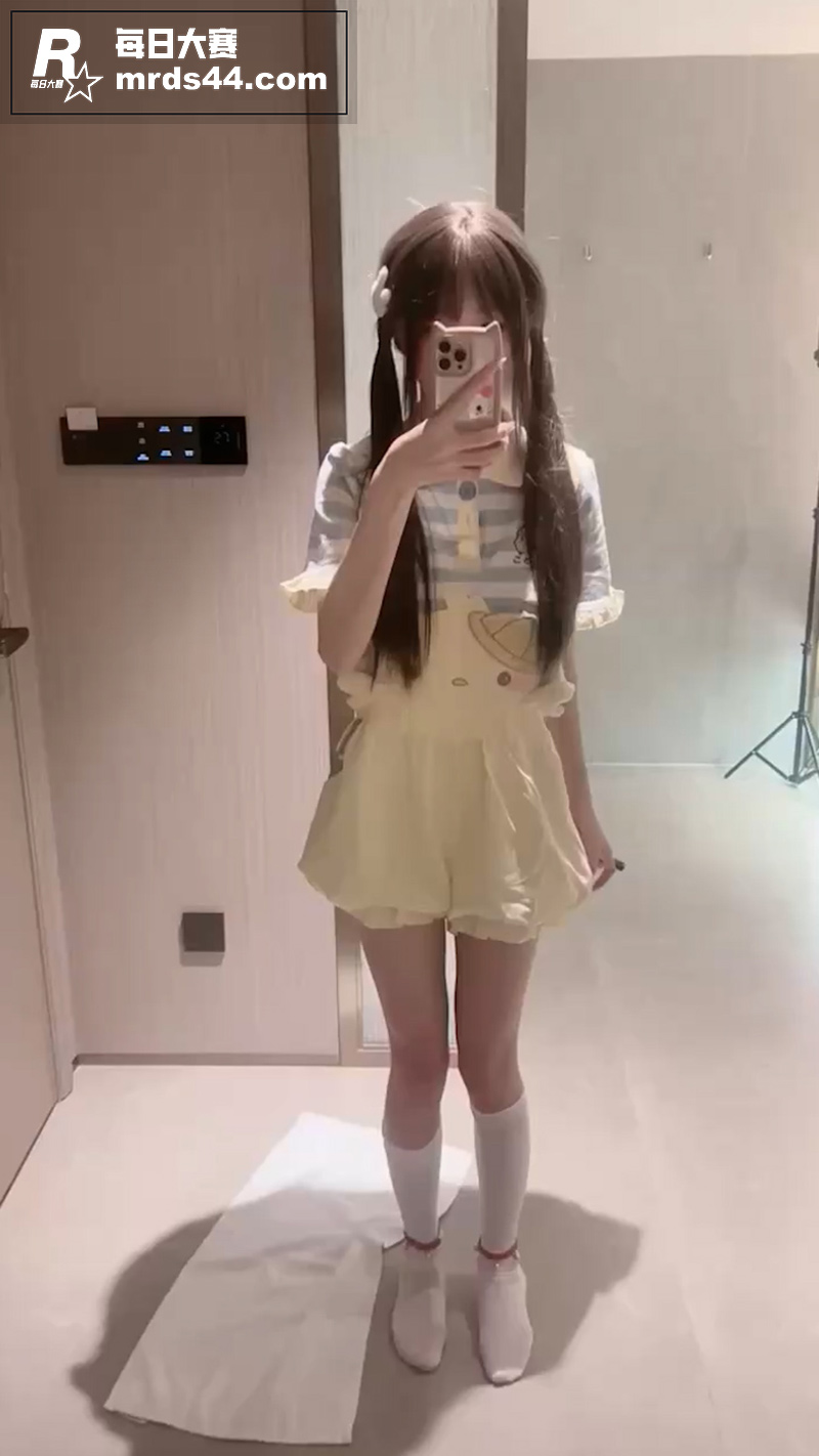双马尾萝莉福利姬 小相关图片1