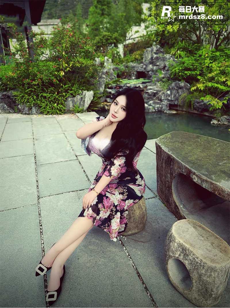 抖音巨乳肥臀网红 吴相关图片3