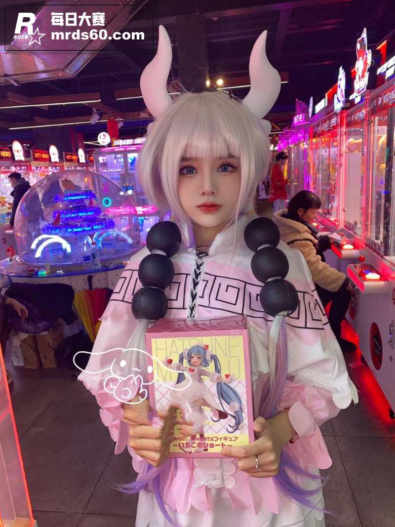 推特极品反差萝莉 兜相关图片6
