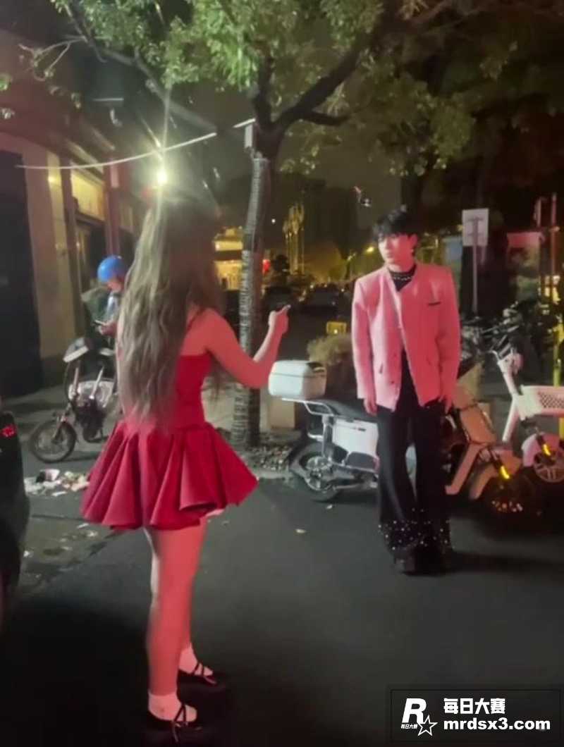精神小妹街头自曝 男相关图片5