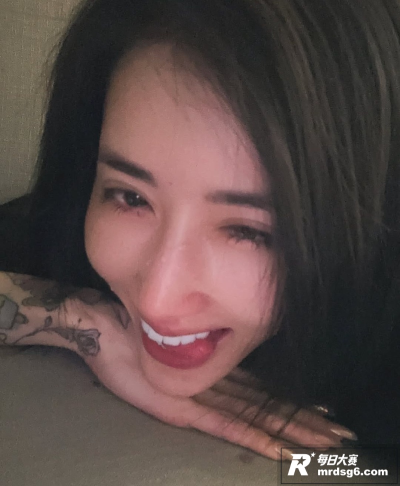 极品高颜值纹身小网红相关图片2