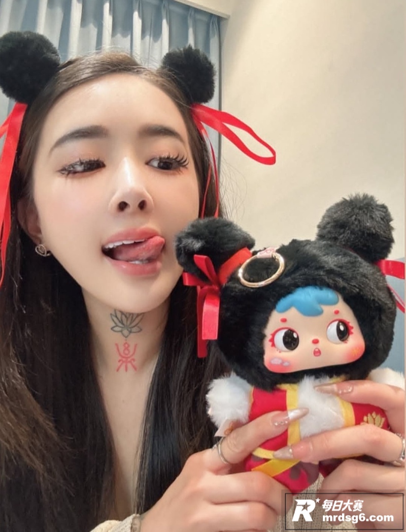 极品高颜值纹身小网红相关图片4