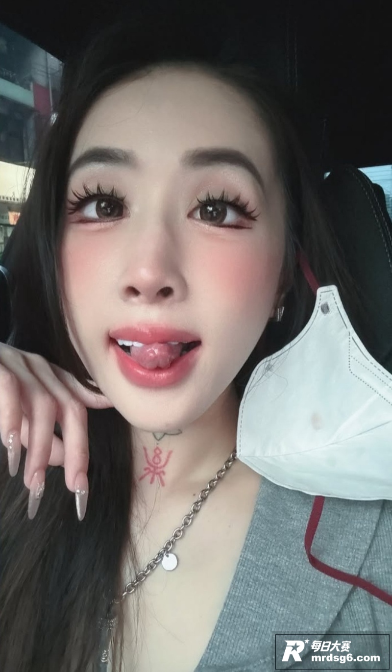 极品高颜值纹身小网红相关图片5