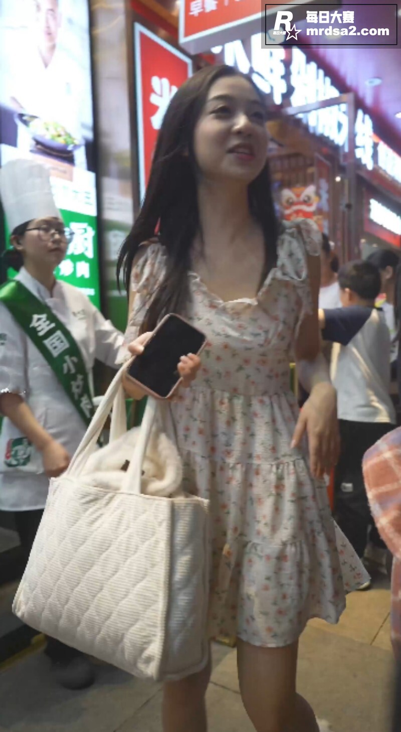 偷拍大神小吃街跟踪抄相关图片1