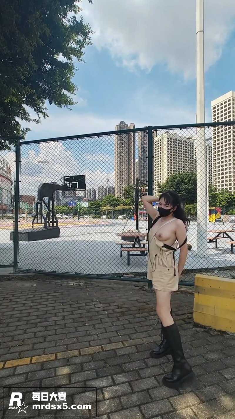 推特户外露出网黄博主相关图片3