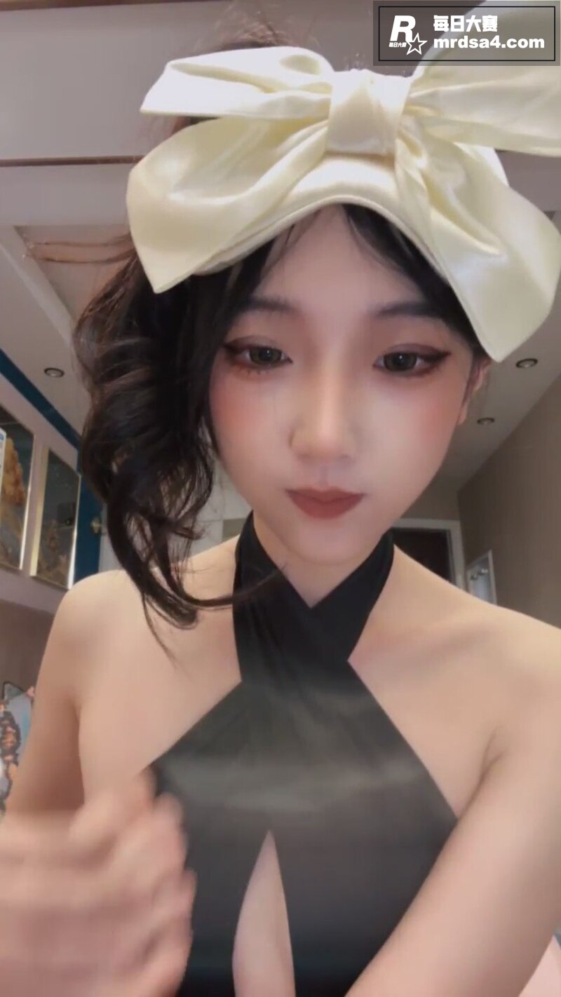 高颜值反差萝莉 菠萝相关图片1