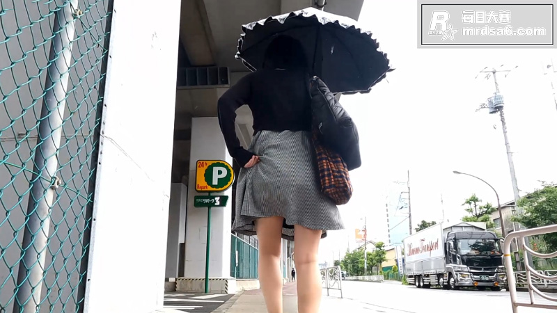 假装偷拍系列 尾随跟相关图片4