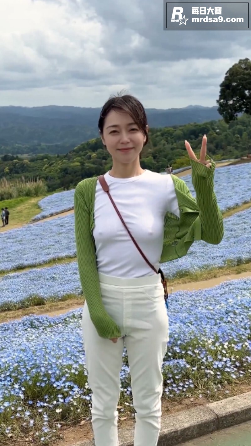日本高颜值已婚小少妇相关图片7