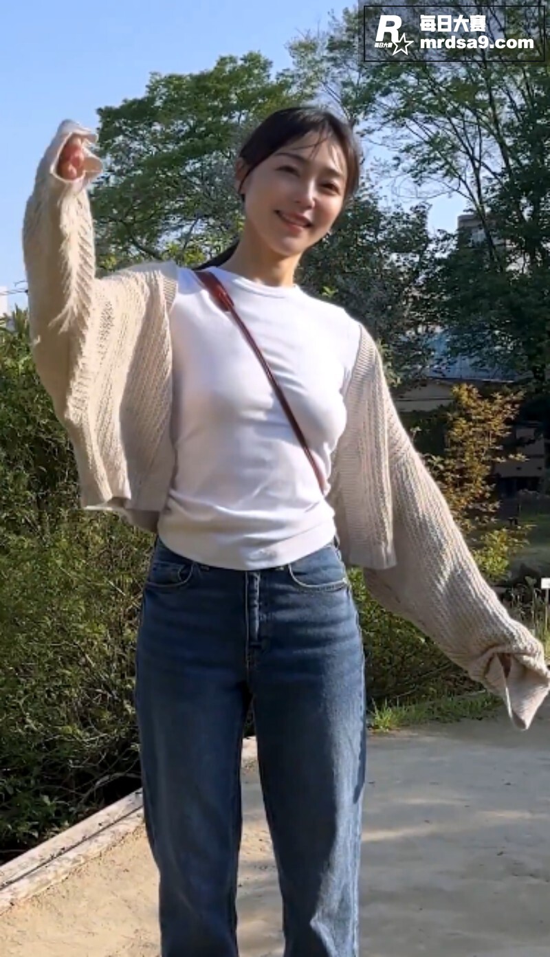 日本高颜值已婚小少妇相关图片9