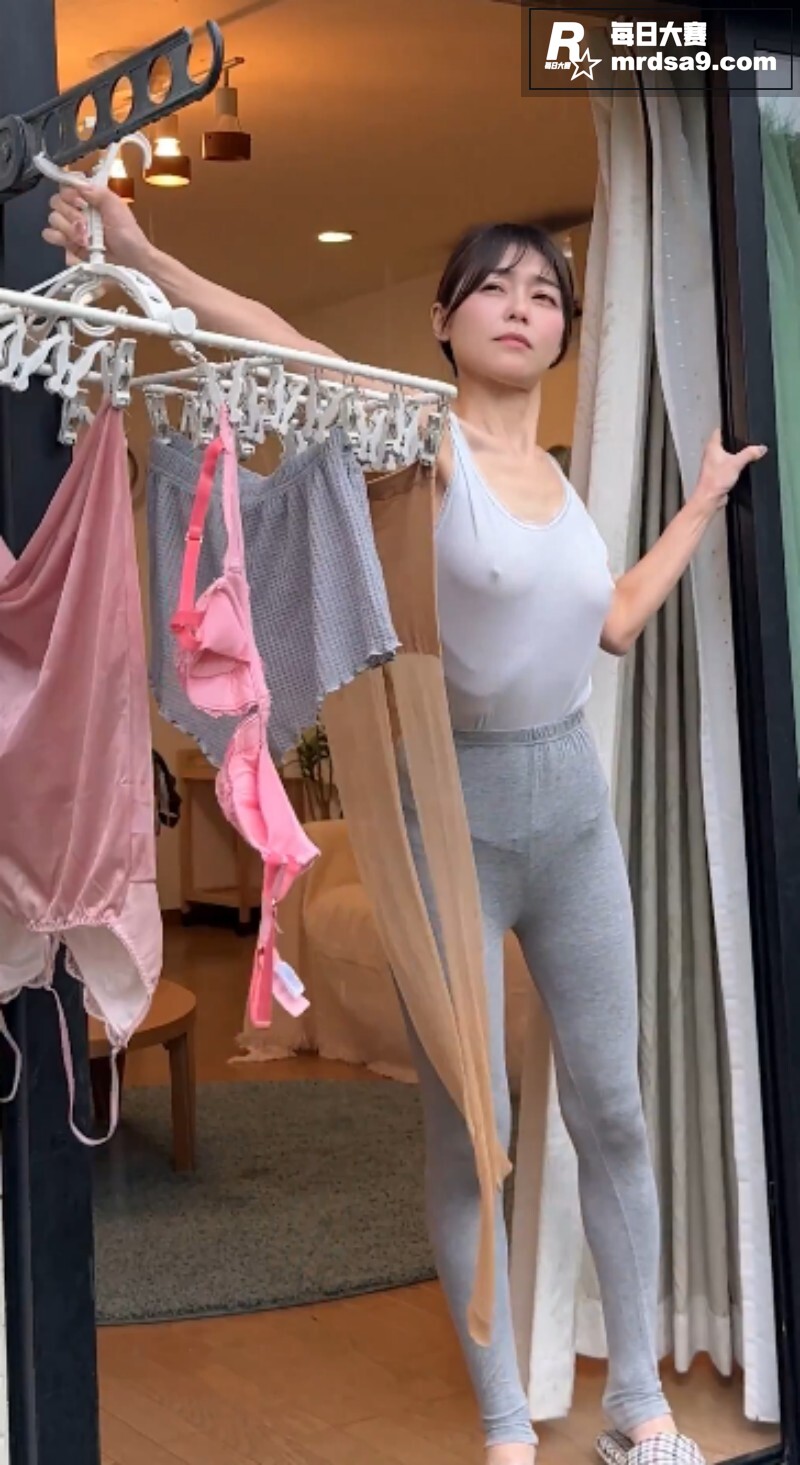 日本高颜值已婚小少妇相关图片11
