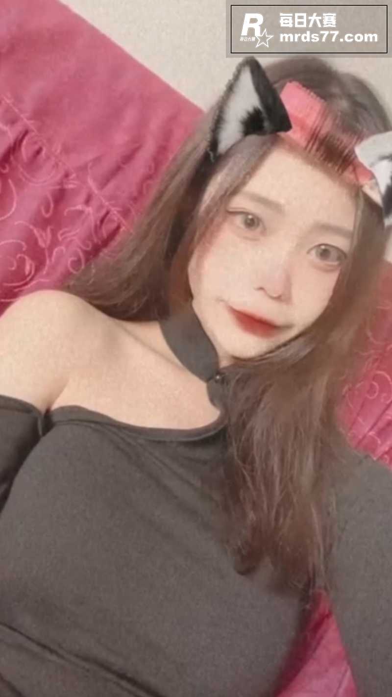 高颜值在校反差女大学相关图片1