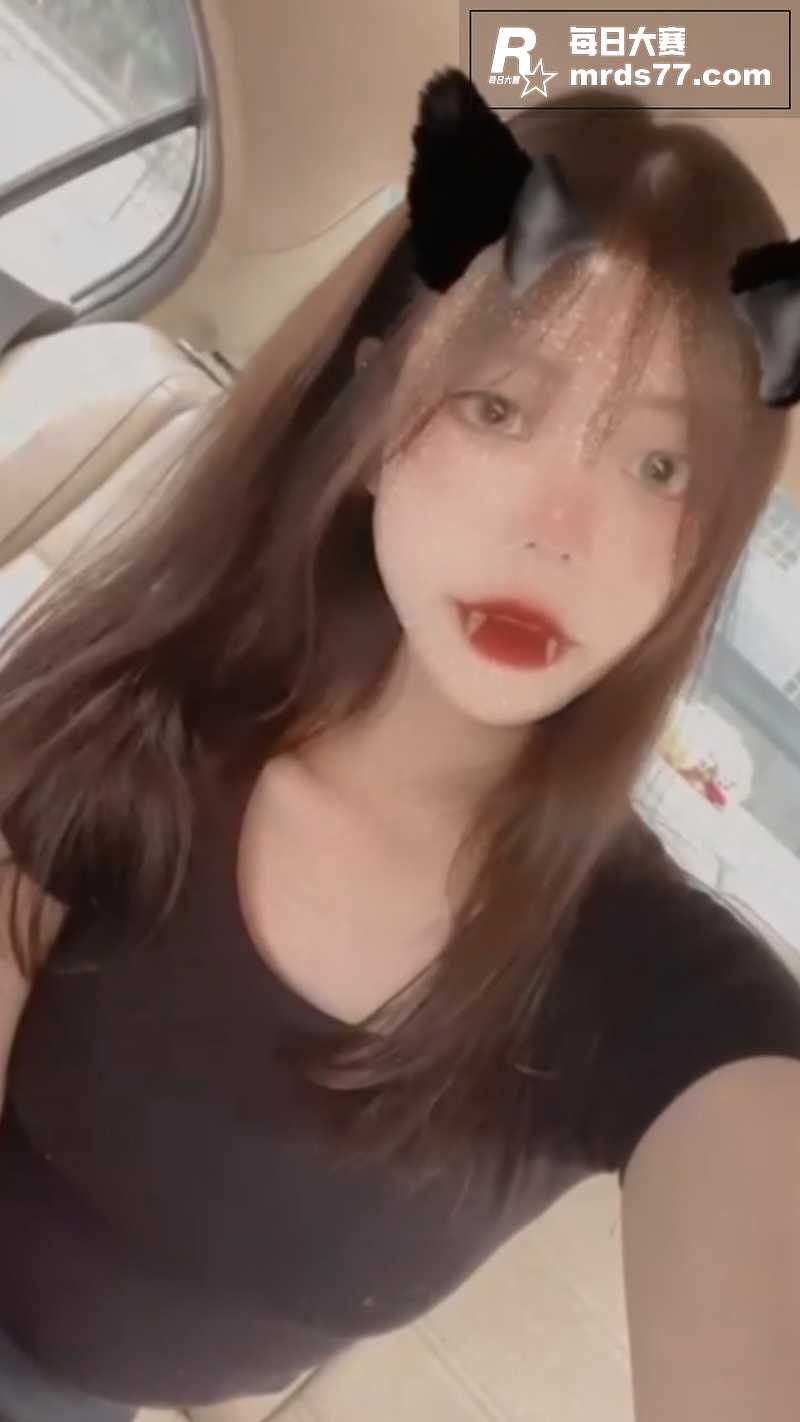 高颜值在校反差女大学相关图片2