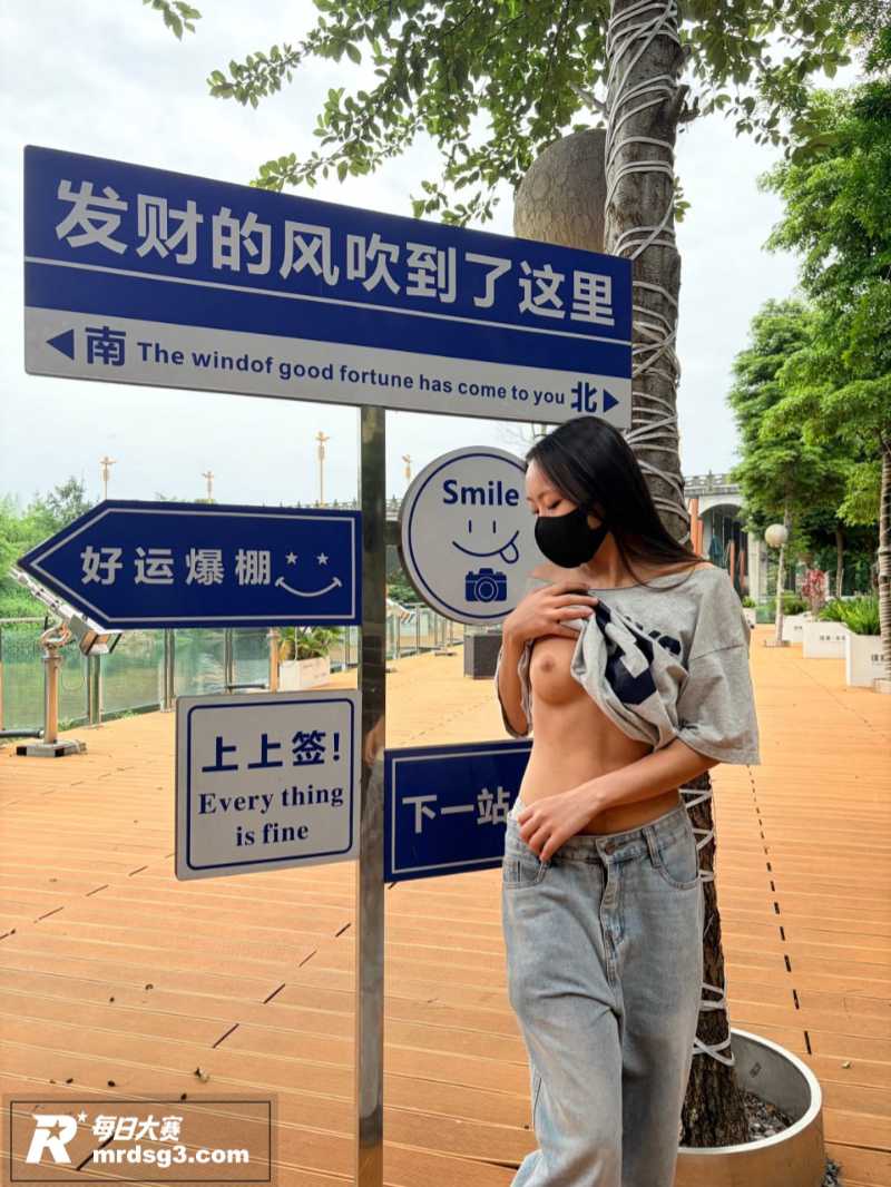 推特极品反差女大学生相关图片1