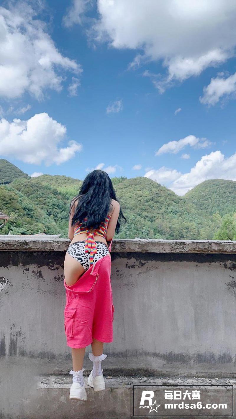海角社区 长腿女儿丽相关图片1