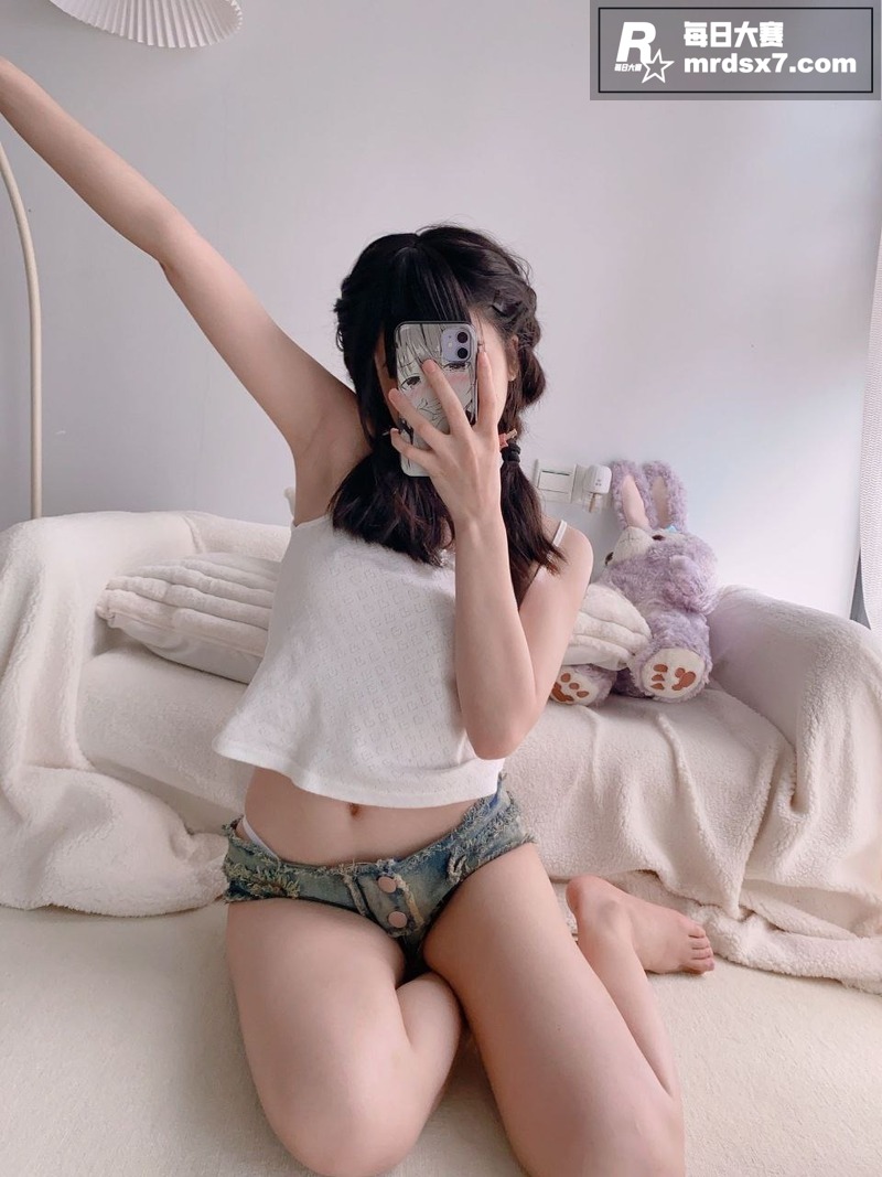 推特高颜值反差少女 相关图片2