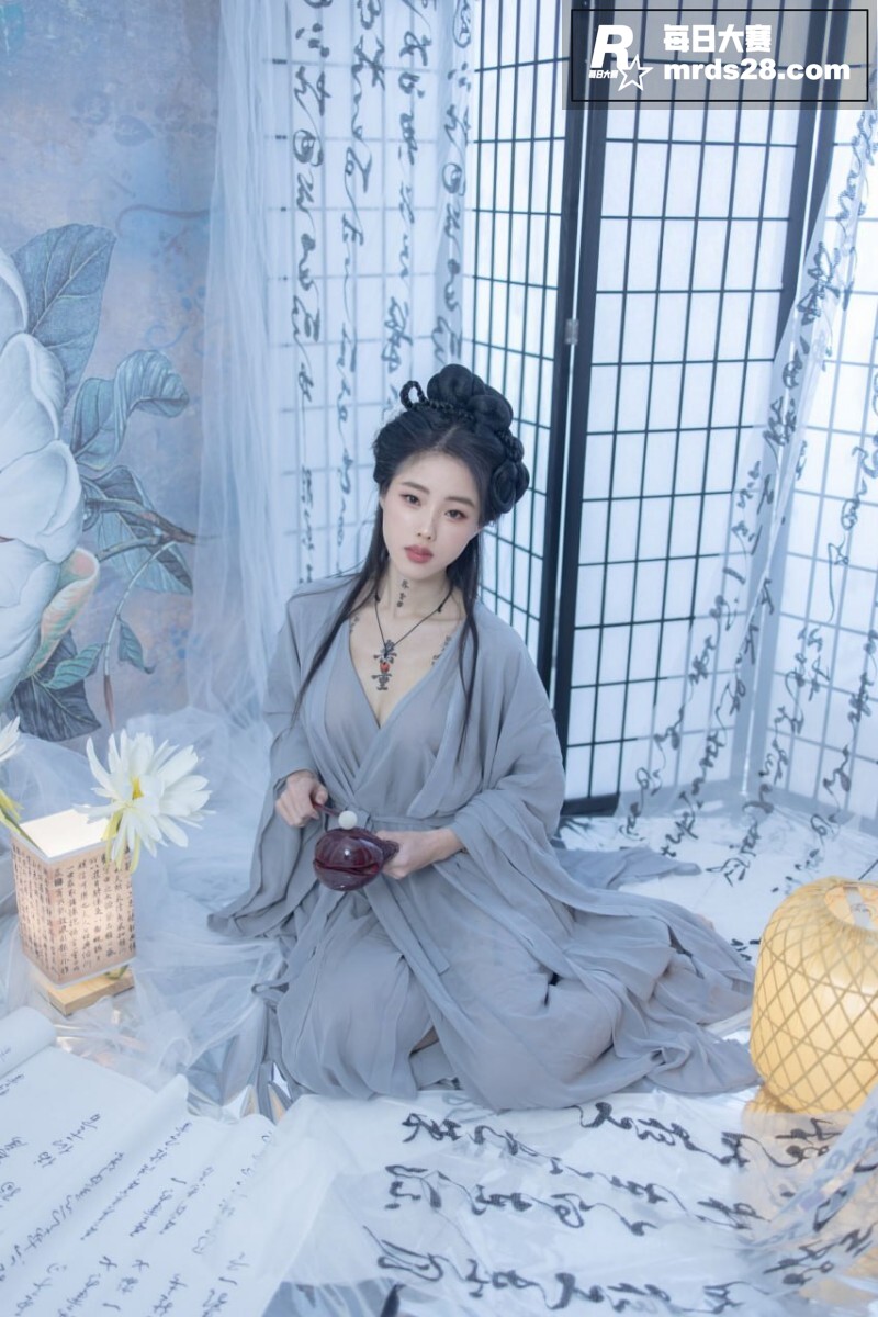 推特高颜值嫩模 钛合相关图片1