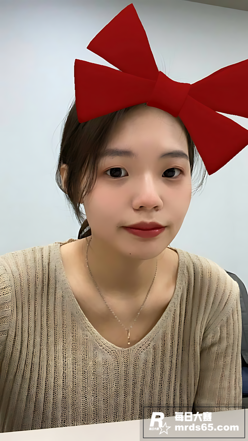 19岁短发大一学妹私相关图片1