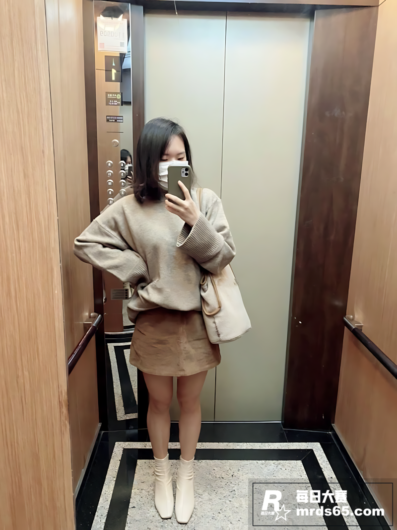 19岁短发大一学妹私相关图片2