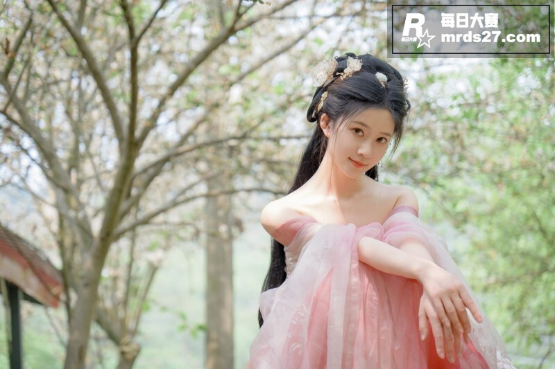 极品美乳嫩模 年年 相关图片1