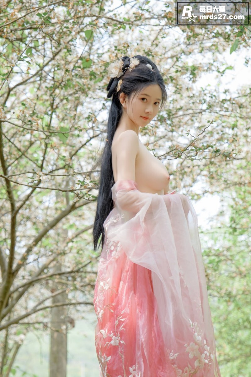 极品美乳嫩模 年年 相关图片9