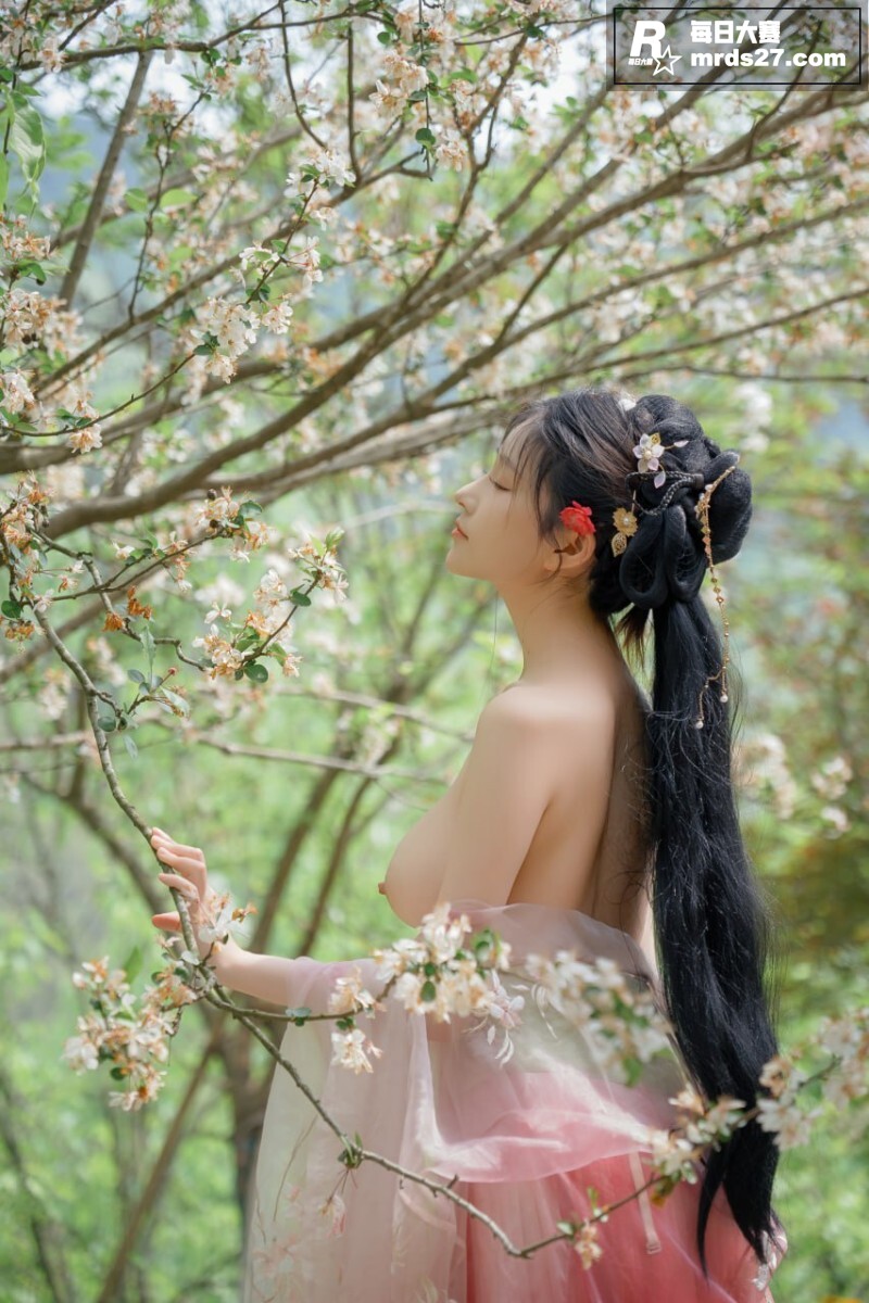 极品美乳嫩模 年年 相关图片12