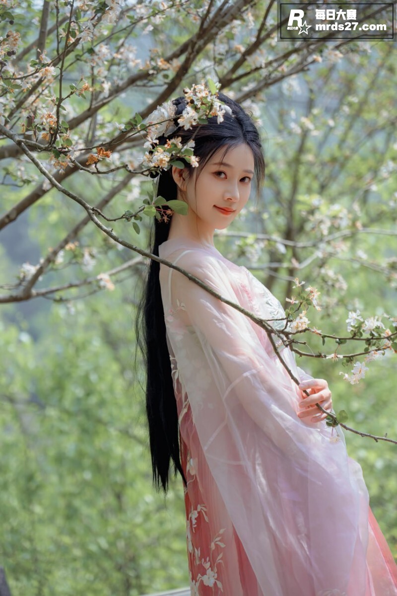 极品美乳嫩模 年年 相关图片14