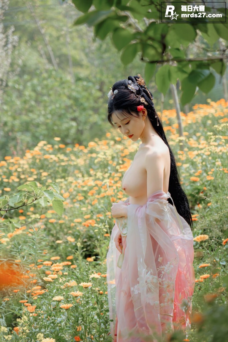 极品美乳嫩模 年年 相关图片18