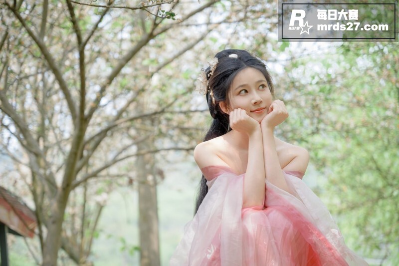 极品美乳嫩模 年年 相关图片20