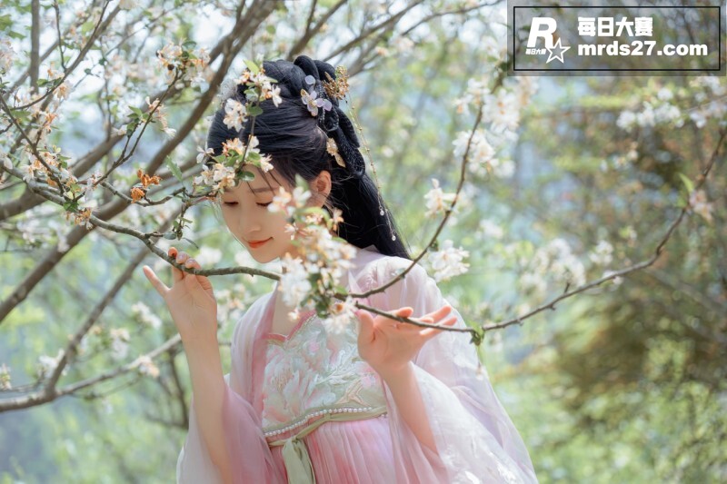 极品美乳嫩模 年年 相关图片21
