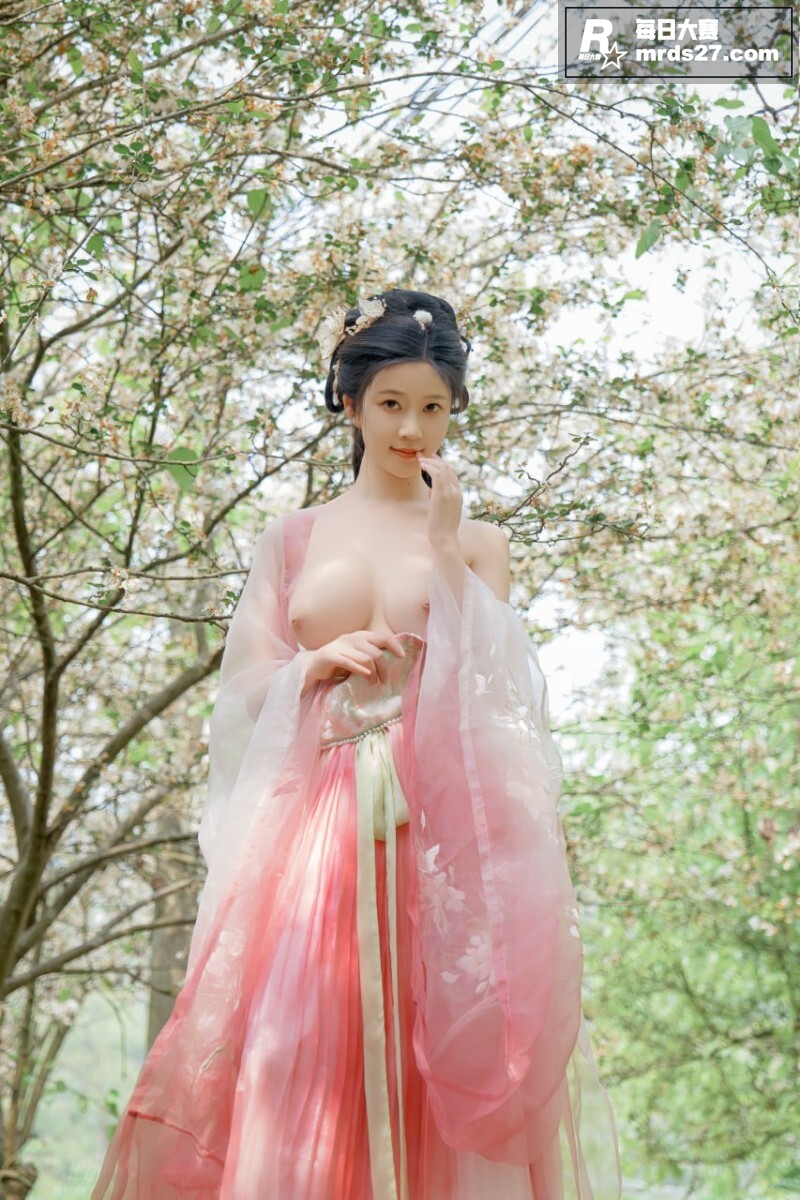 极品美乳嫩模 年年 相关图片23