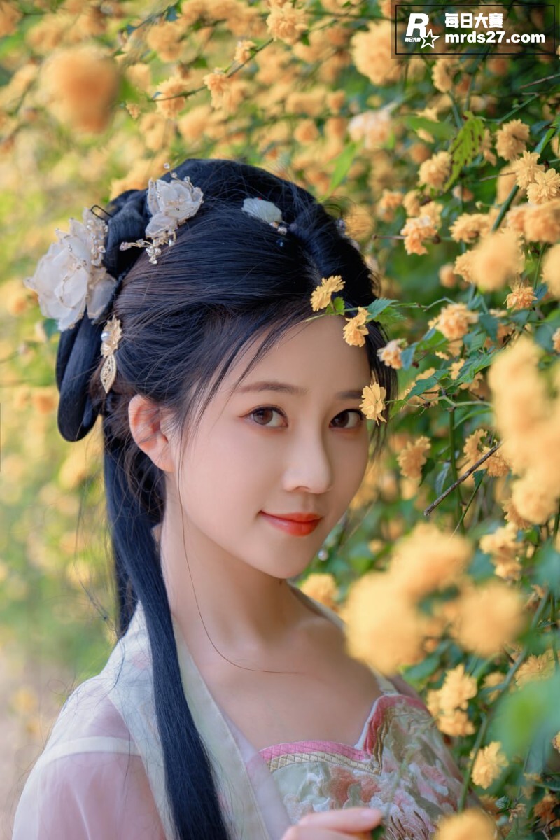极品美乳嫩模 年年 相关图片25