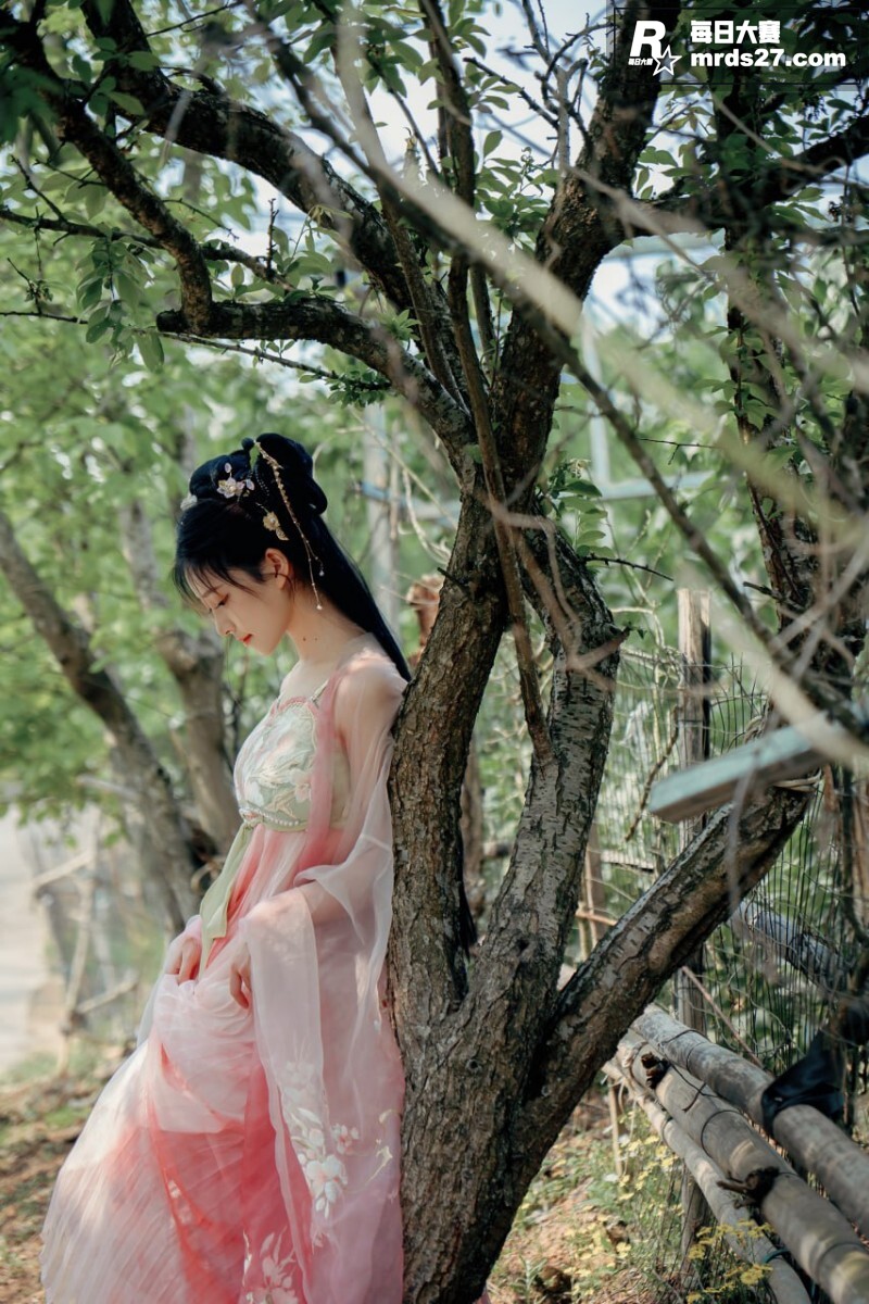 极品美乳嫩模 年年 相关图片26