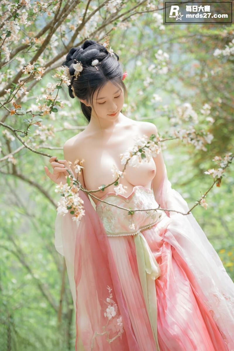 极品美乳嫩模 年年 相关图片27