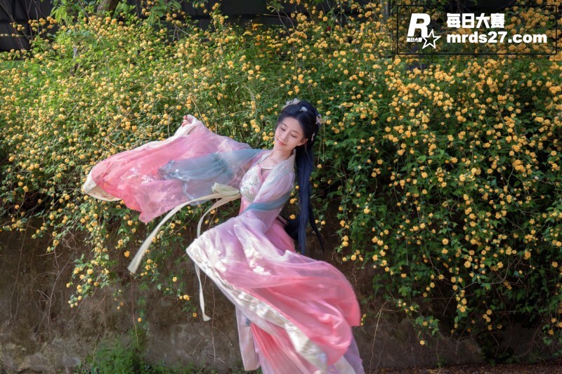 极品美乳嫩模 年年 相关图片29
