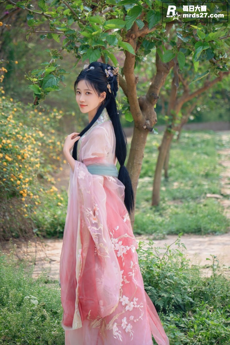 极品美乳嫩模 年年 相关图片30