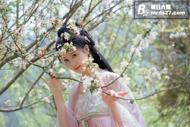 极品美乳嫩模 年年 相关图片34