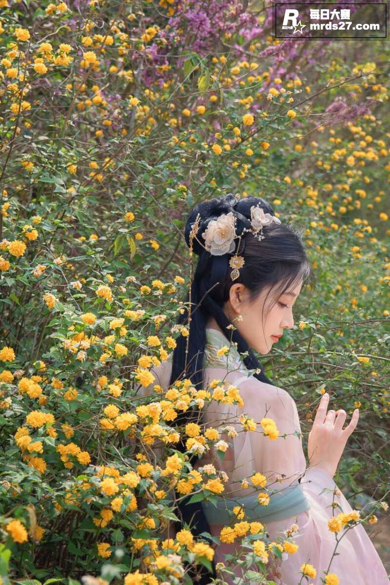 极品美乳嫩模 年年 相关图片35