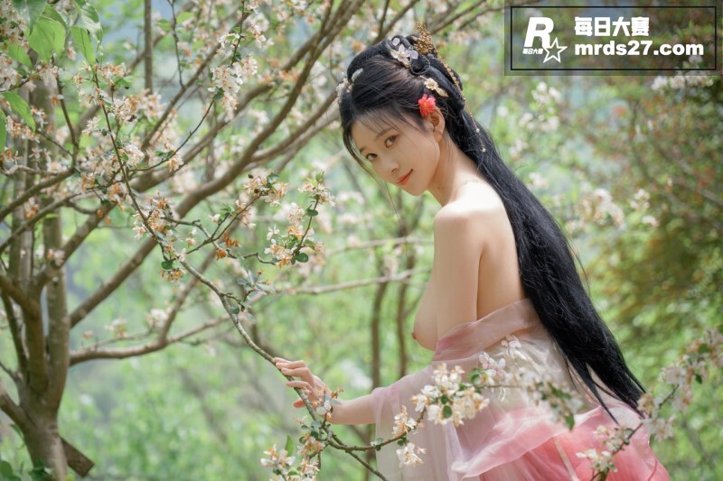 极品美乳嫩模 年年 相关图片36