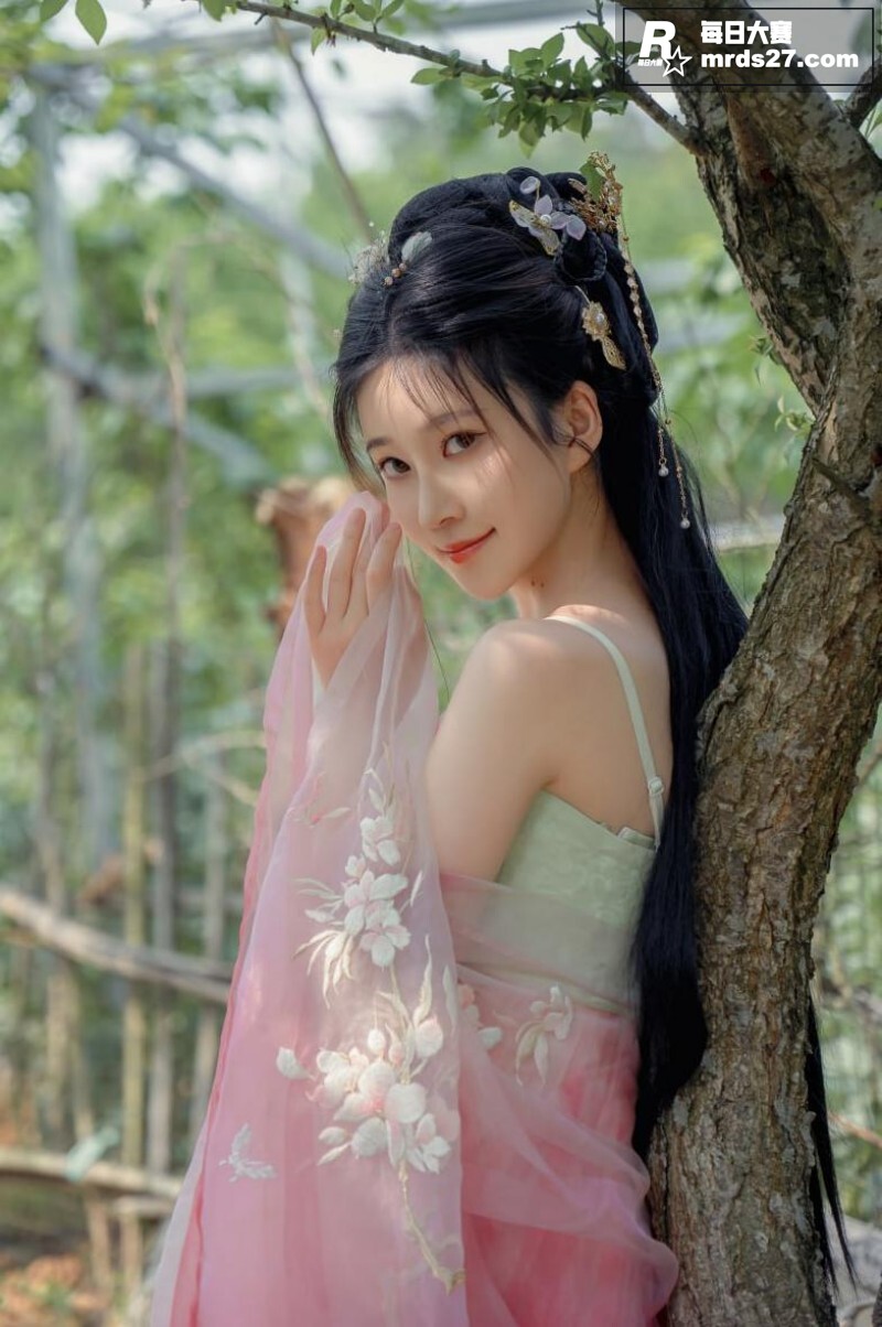 极品美乳嫩模 年年 相关图片37