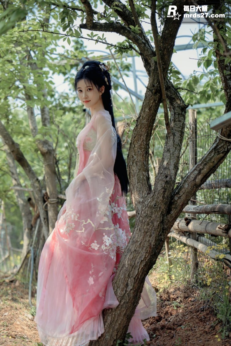 极品美乳嫩模 年年 相关图片39