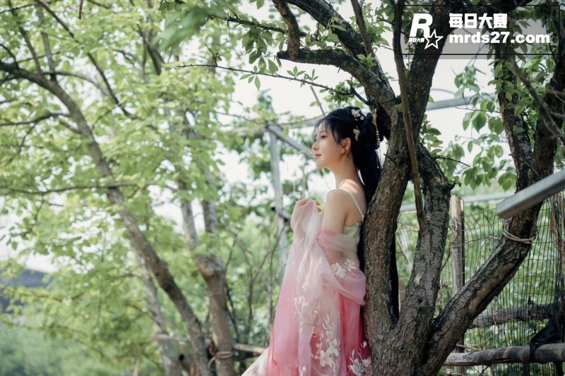 极品美乳嫩模 年年 相关图片40