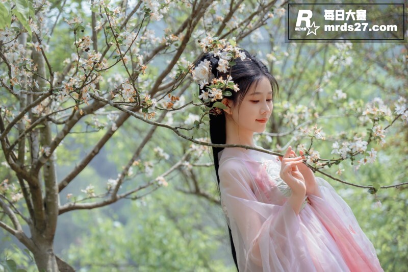 极品美乳嫩模 年年 相关图片45