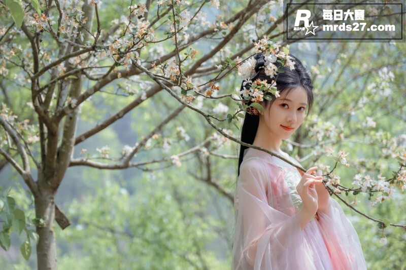 极品美乳嫩模 年年 相关图片48