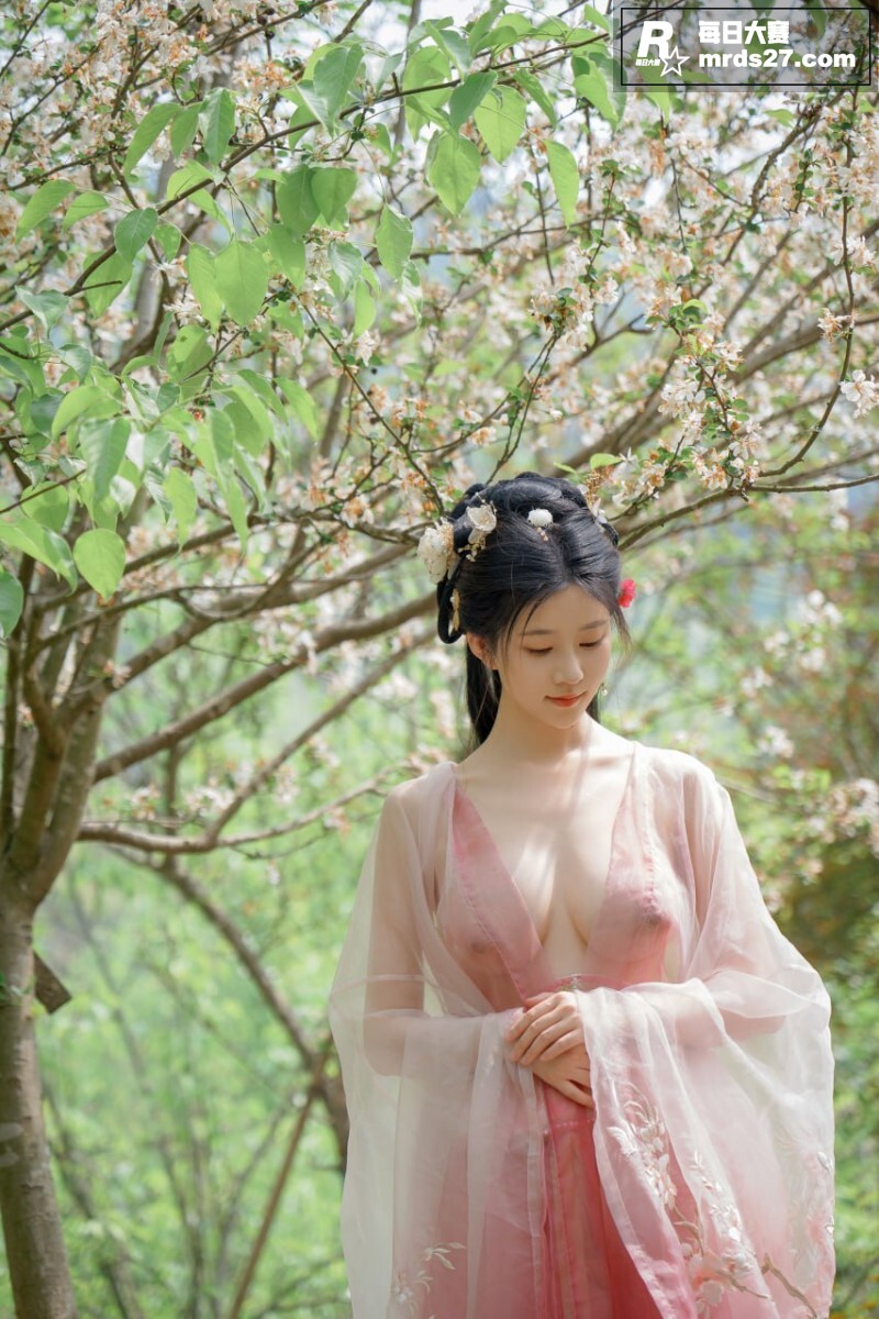 极品美乳嫩模 年年 相关图片49